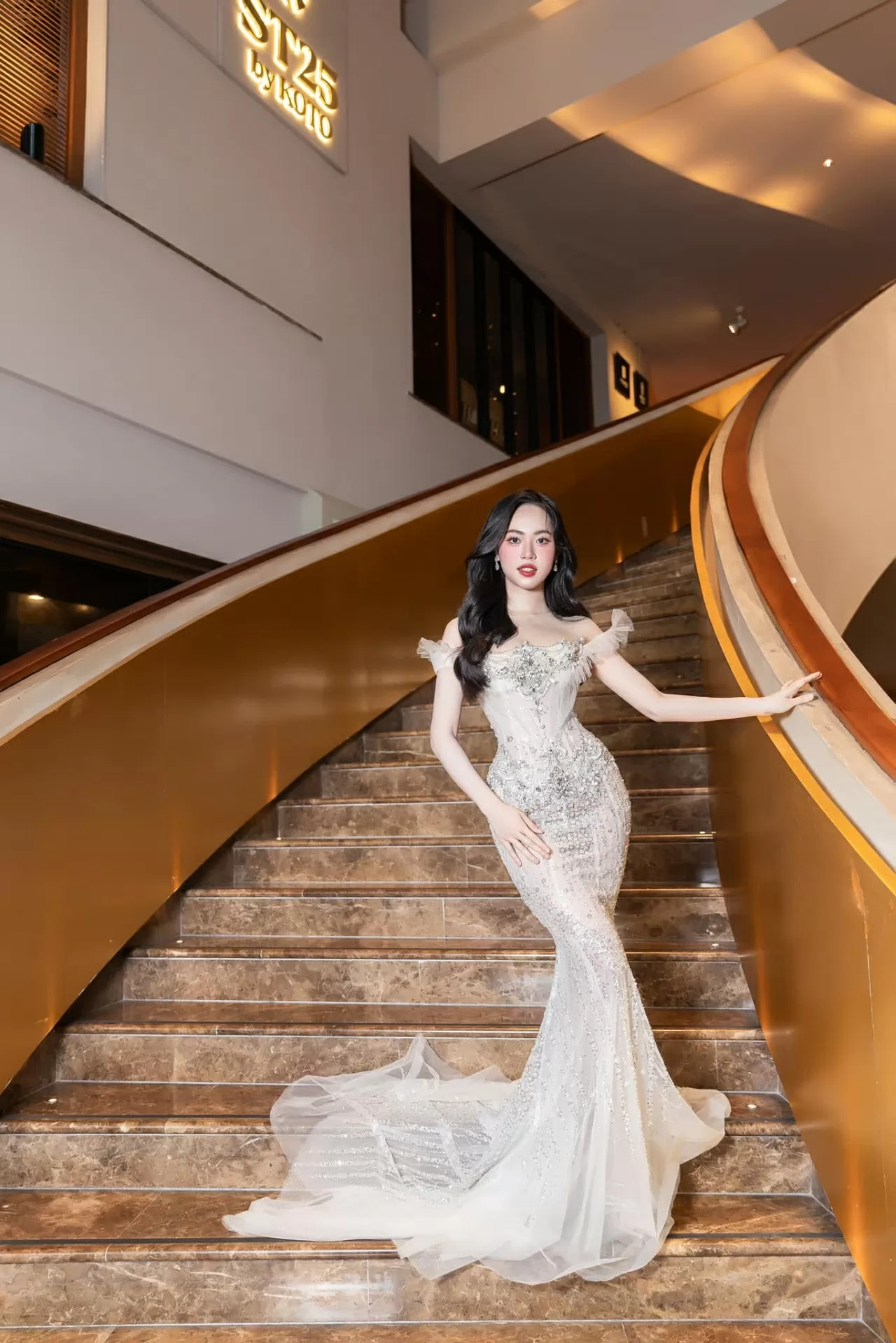 Á hậu Trịnh Thùy Linh