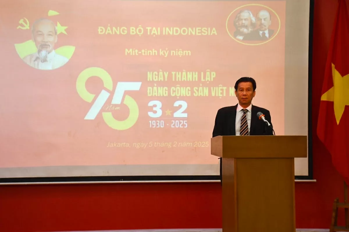 Đại sứ quán Việt Nam tại Indonesia trang trọng tổ chức Lễ kỷ niệm 95 năm ngày thành lập Đảng, phát động Đại sứ quán Việt Nam tại Indonesia trang trọng tổ chức Lễ kỷ niệm 95 năm ngày thành lập Đảng