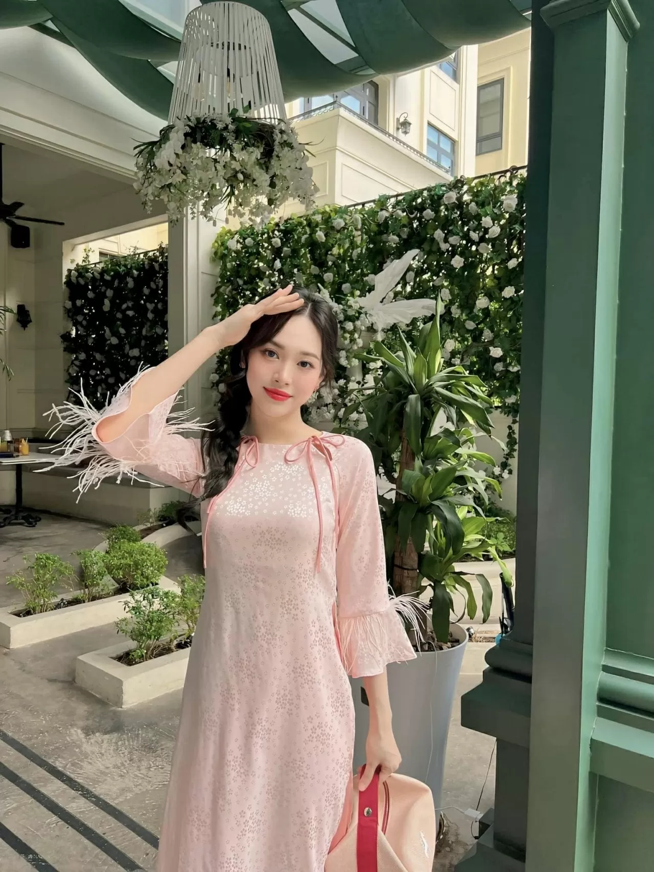 Á hậu Trịnh Thùy Linh