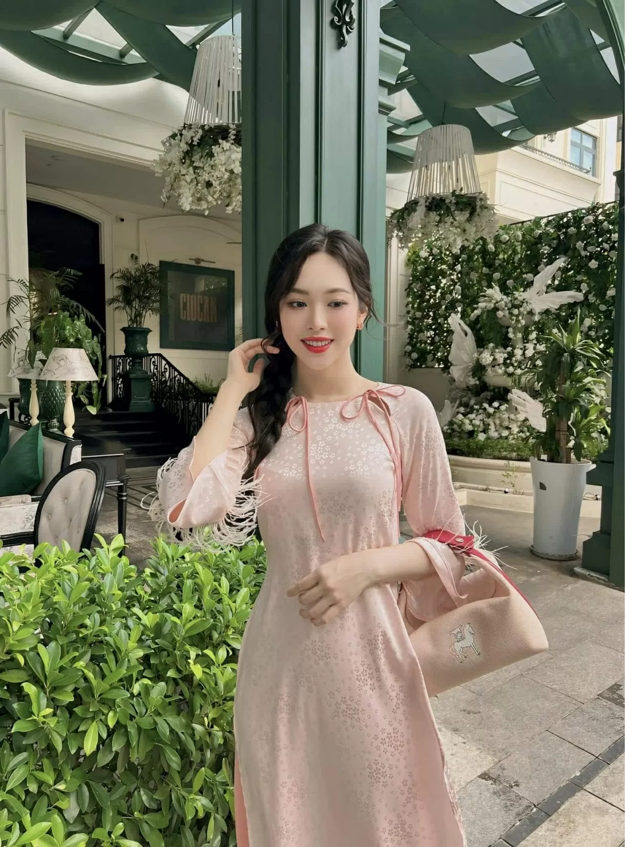 Á hậu Trịnh Thùy Linh