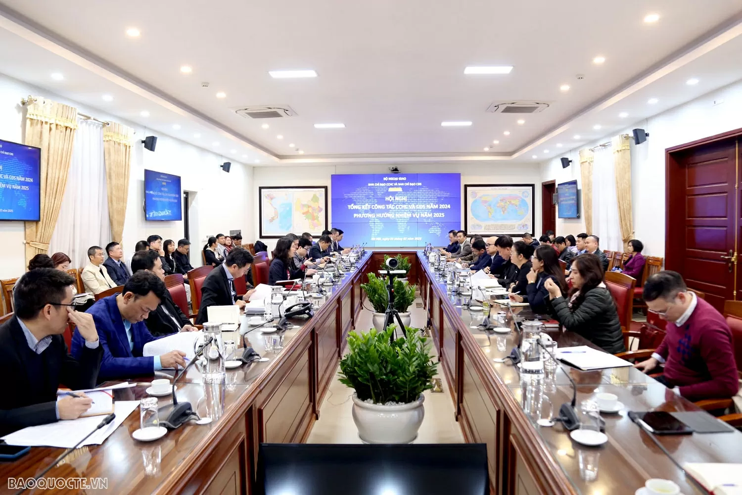 Bộ Ngoại giao tổng kết công tác cải cách hành chính, chuyển đổi số năm 2024 và phương hướng năm 2025 Bộ Ngoại giao tổng kết công tác cải cách hành chính, chuyển đổi số năm 2024 và phương hướng năm 2025