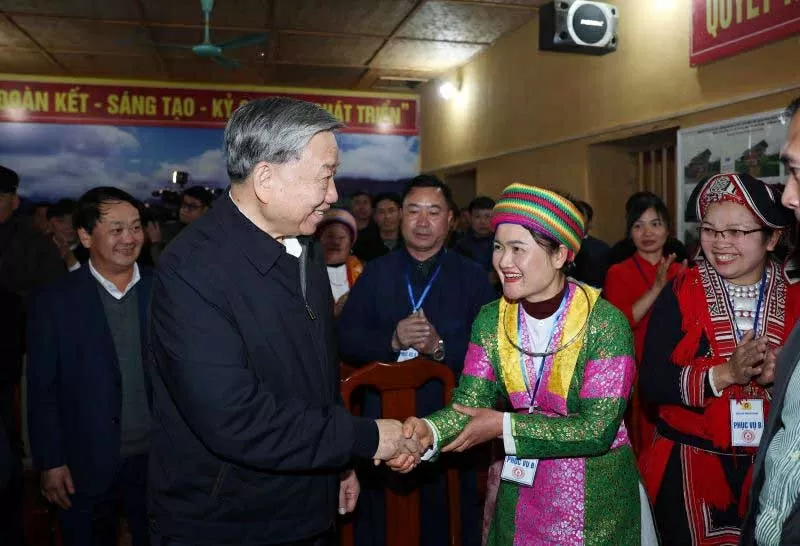 Tổng Bí thư Tô Lâm dâng hương tại Nghĩa trang liệt sĩ quốc gia Vị Xuyên (Hà Giang)