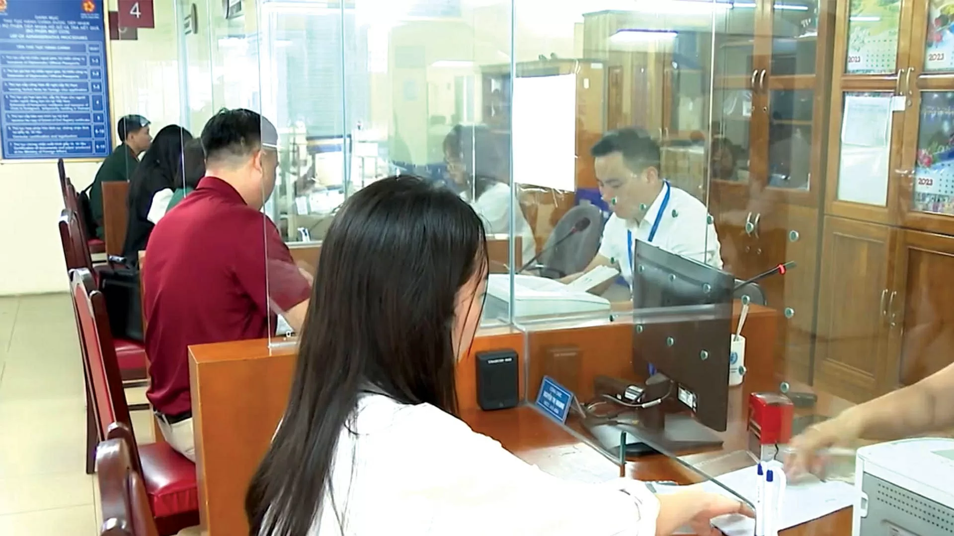 Đẩy mạnh chuyển đổi số, nâng cao chất lượng dịch vụ hành chính công về lãnh sự Đẩy mạnh chuyển đổi số, nâng cao chất lượng dịch vụ hành chính công về lãnh sự