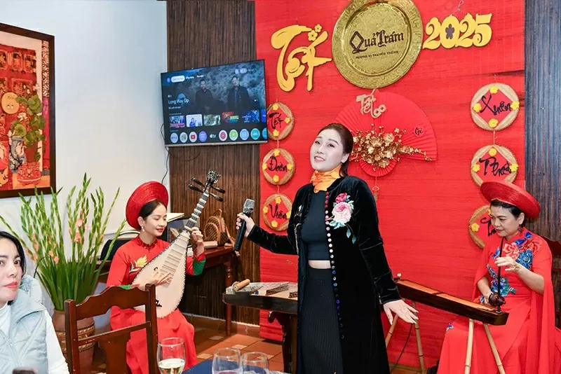 Viện sĩ Đào Thế Anh gặp gỡ thân mật nguyên Thủ tướng Romania Viện sĩ Đào Thế Anh gặp gỡ thân mật nguyên Thủ tướng Romania