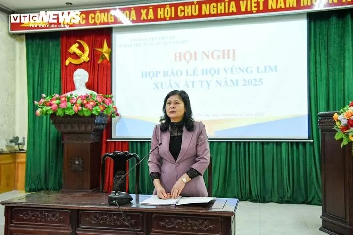 Bà Nguyễn Thị Hào, Phó Chủ tịch UBND huyện Tiên Du, Trưởng ban chỉ đạo Lễ hội vùng Lim phát biểu tại họp báo. Bà Nguyễn Thị Hào, Phó Chủ tịch UBND huyện Tiên Du, Trưởng ban chỉ đạo Lễ hội vùng Lim phát biểu tại họp báo.