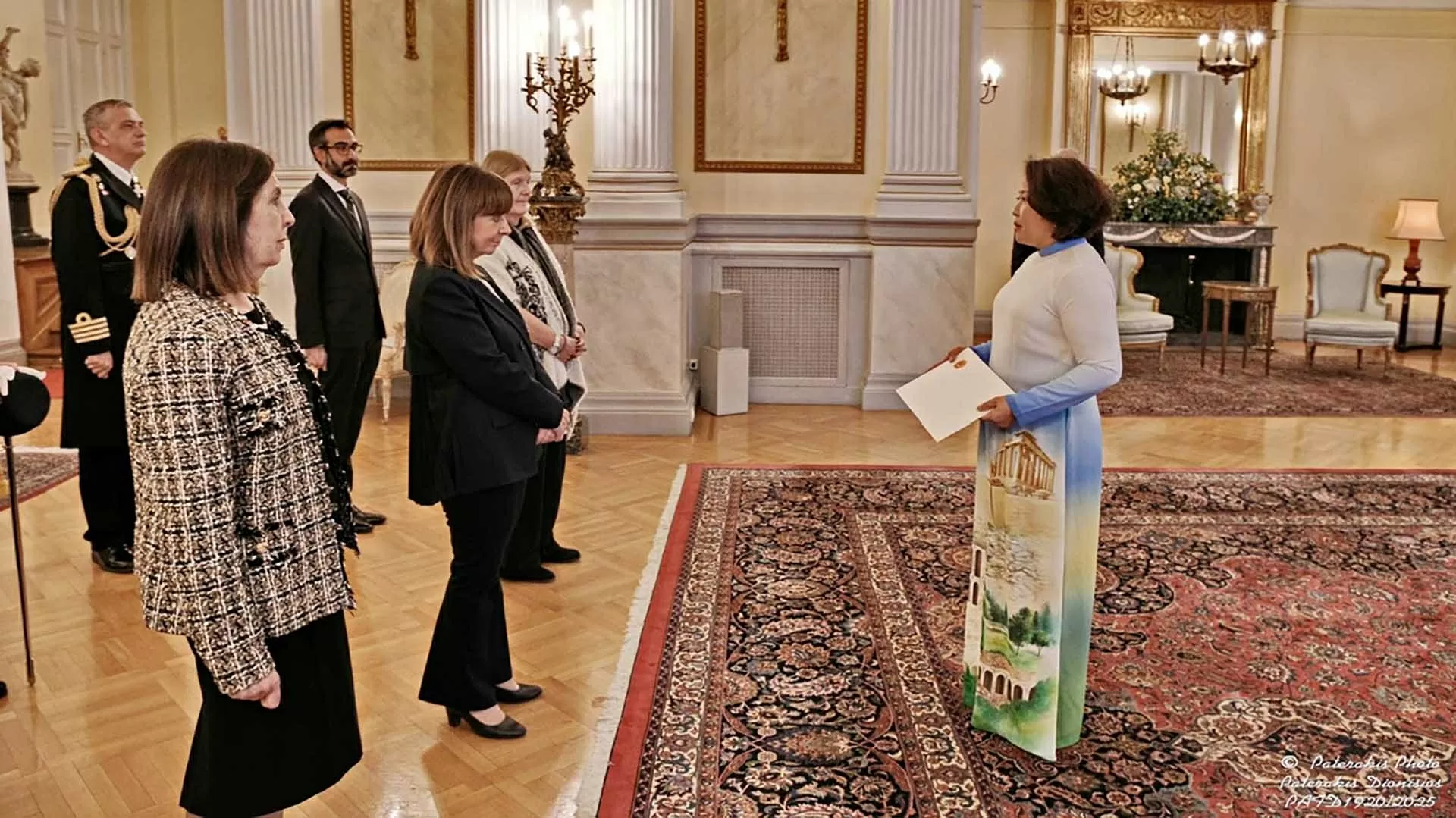 Đại sứ Phạm Thị Thu Hương trình Thư ủy nhiệm lên Tổng thống Hy Lạp