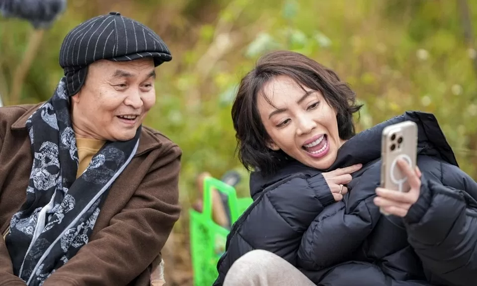 Nghệ sĩ hài Xuân Hinh kết hợp diễn viên Thu Trang trong dự án phim Tết 2026 Nghệ sĩ hài Xuân Hinh kết hợp diễn viên Thu Trang trong dự án phim Tết 2026