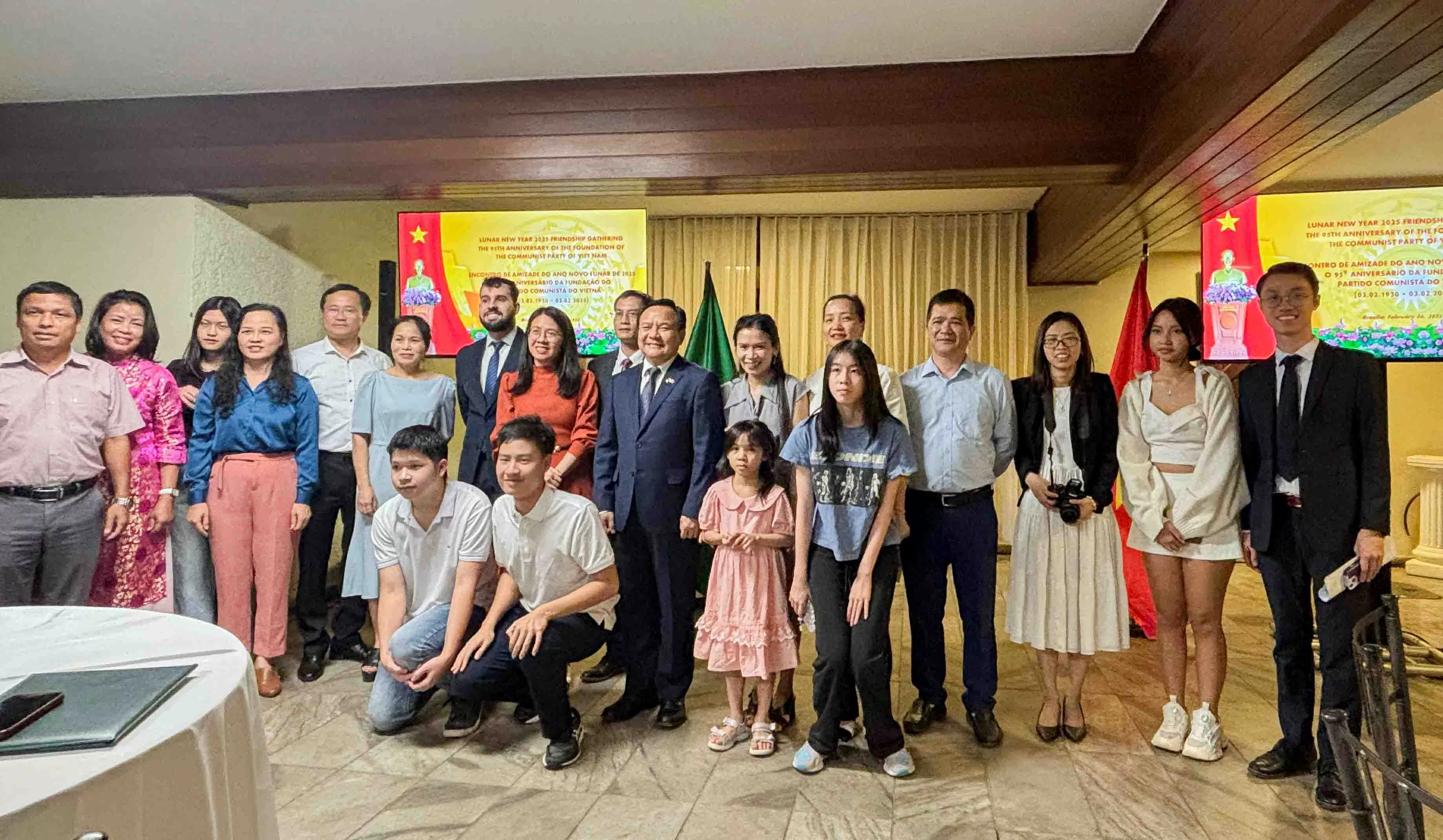 Gặp gỡ hữu đầu Xuân và kỷ niệm 95 năm thành lập Đảng Cộng sản Việt Nam tại Đại sứ quán Việt Nam tại Brazil Gặp gỡ hữu nghị đầu Xuân và kỷ niệm 95 năm thành lập Đảng Cộng sản Việt Nam tại Brazil