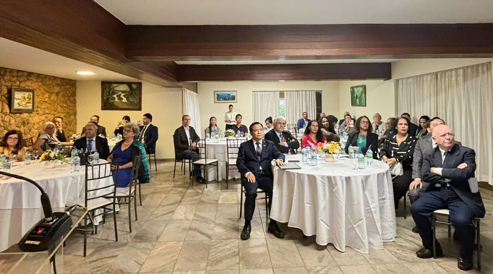 Gặp gỡ hữu đầu Xuân và kỷ niệm 95 năm thành lập Đảng Cộng sản Việt Nam tại Đại sứ quán Việt Nam tại Brazil Gặp gỡ hữu nghị đầu Xuân và kỷ niệm 95 năm thành lập Đảng Cộng sản Việt Nam tại Brazil