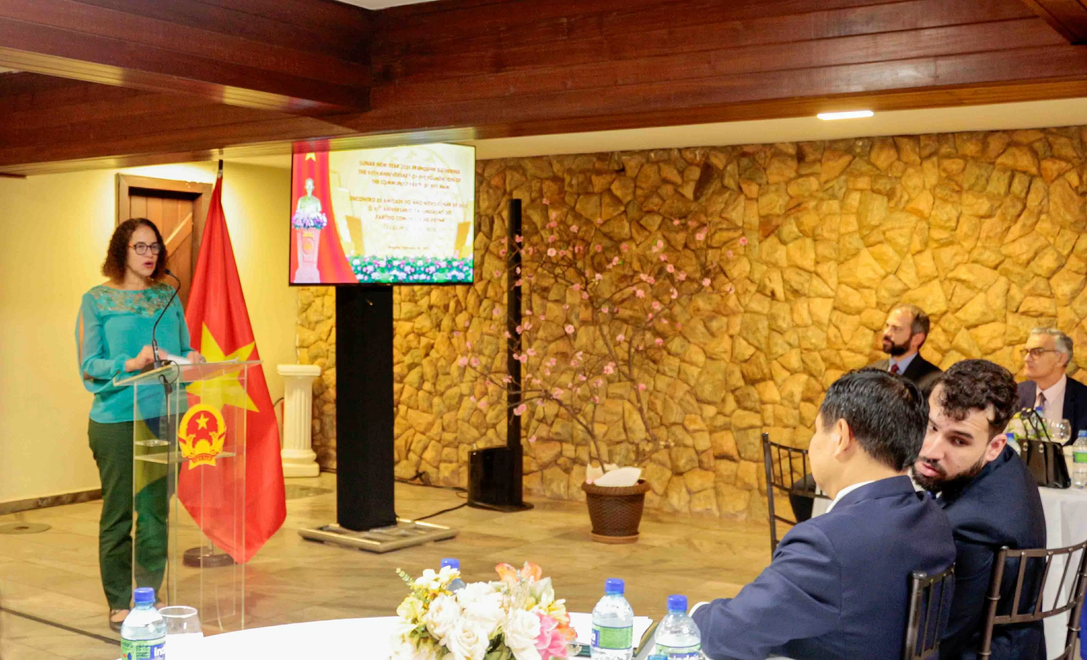 Gặp gỡ hữu đầu Xuân và kỷ niệm 95 năm thành lập Đảng Cộng sản Việt Nam tại Đại sứ quán Việt Nam tại Brazil Gặp gỡ hữu nghị đầu Xuân và kỷ niệm 95 năm thành lập Đảng Cộng sản Việt Nam tại Brazil