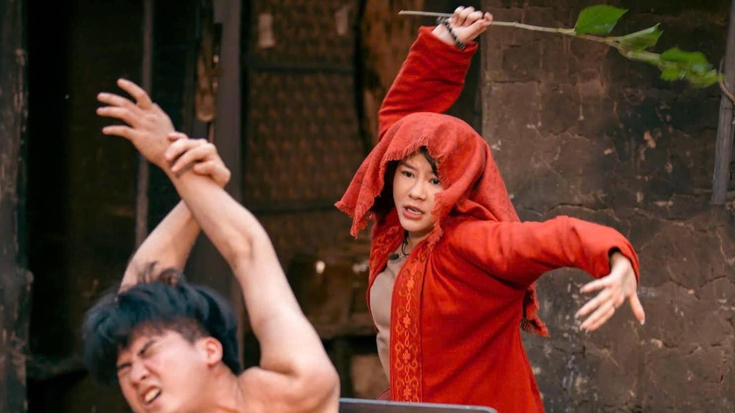 Nữ chính 'Đèn âm hồn' sẵn sàng lao vào lửa, nhảy xuống sông, treo cổ vì vai diễn