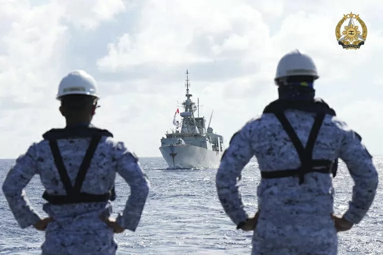 Lực lượng Hải quân Philippines đang theo dõi tàu HMCS Montreal (FFH336) của Canada diễn tập trong hoạt động hợp tác hàng hải đa phương được tổ chức tại Biển Tây Philippines vào ngày 7/8/2024. (Nguồn: msn) Lực lượng Hải quân Philippines đang theo dõi tàu HMCS Montreal (FFH336) của Canada diễn tập trong hoạt động hợp tác hàng hải đa phương được tổ chức tại Biển Tây Philippines vào ngày 7/8/2024. (Nguồn: msn)