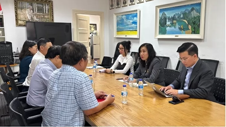 Thứ trưởng Ngoại giao gặp gỡ kiều bào là chuyên gia, trí thức, học giả người Việt Nam tại Singapore Thứ trưởng Ngoại giao gặp gỡ kiều bào là chuyên gia, trí thức, học giả người Việt Nam tại Singapore