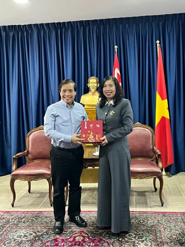 Thứ trưởng Ngoại giao gặp gỡ kiều bào là chuyên gia, trí thức, học giả người Việt Nam tại Singapore