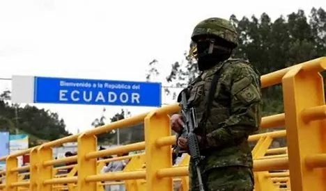 Ecuador tạm thời đóng cửa biên giới với Colombia, Peru trước thềm bầu cử. Trong ảnh, an ninh Ecuador sẵn sàng nhiệm vụ. (Nguồn: United News of India) Ecuador tạm thời đóng cửa biên giới với Colombia, Peru trước thềm bầu cử. Trong ảnh, an ninh Ecuador sẵn sàng nhiệm vụ. (Nguồn: United News of India)