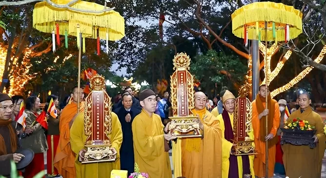 Dù trời giá rét, lễ khai hội Tây Yên Tử tỉnh Bắc Giang vẫn thu hút hàng chục nghìn người Dù trời giá rét, lễ khai hội Tây Yên Tử tỉnh Bắc Giang vẫn thu hút hàng chục nghìn người