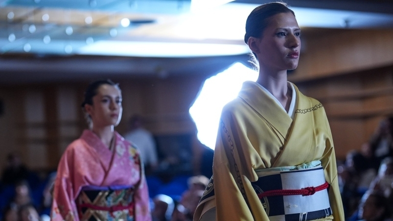 100 nam quan he ngoai giao nhat ban tho nhi ky qua lang kinh thoi trang