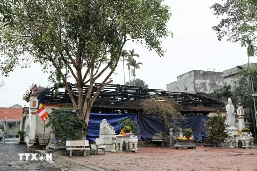 thời điểm phát hiện ngọn lửa đã bùng phát lớn nên nhiều hiện vật có tuổi đời hàng trăm năm trong chùa bị thiêu rụi. thời điểm phát hiện ngọn lửa đã bùng phát lớn nên nhiều hiện vật có tuổi đời hàng trăm năm trong chùa bị thiêu rụi.