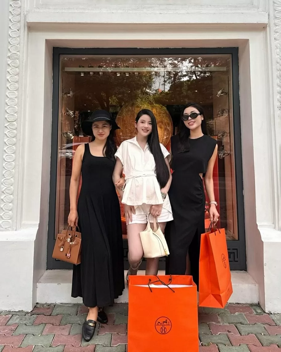 Thời trang Chu Thanh Huyền