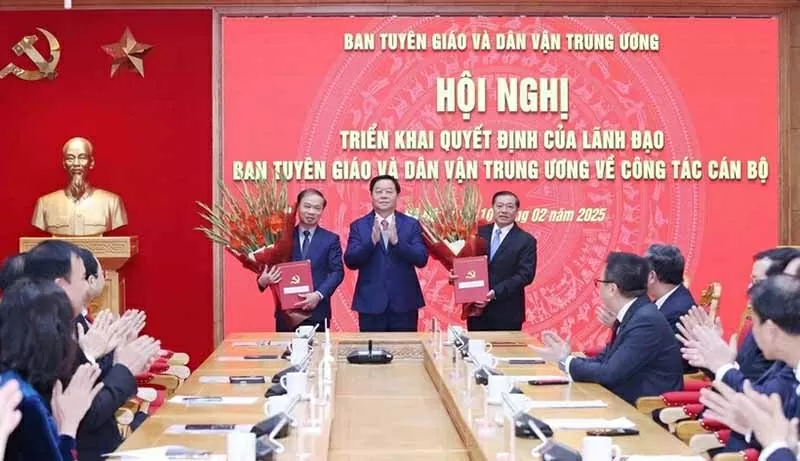 Ban Tuyên giáo và Dân vận Trung ương triển khai các quyết định về công tác cán bộ Ban Tuyên giáo và Dân vận Trung ương triển khai các quyết định về công tác cán bộ