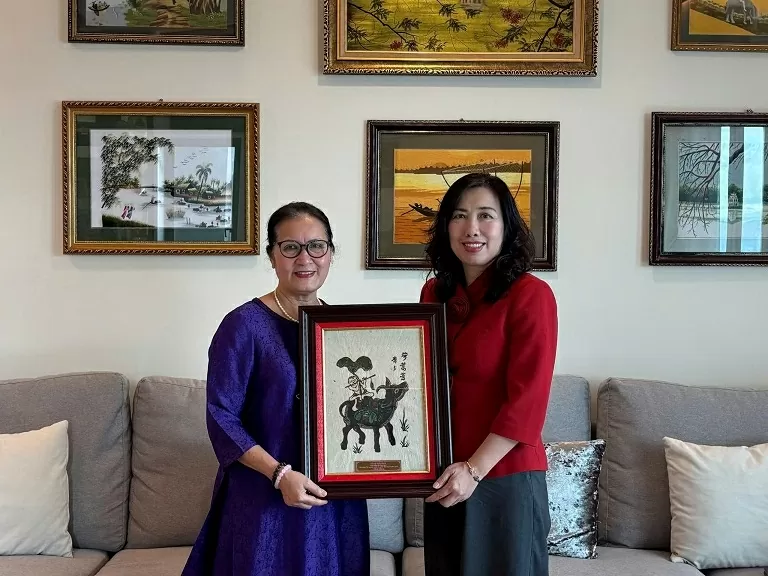 Thứ trưởng Lê Thị Thu Hằng biểu dương những nỗ lực khẳng định vị thế của cộng đồng người Việt ở Malaysia Thứ trưởng Lê Thị Thu Hằng biểu dương những nỗ lực khẳng định vị thế của cộng đồng người Việt ở Malaysia