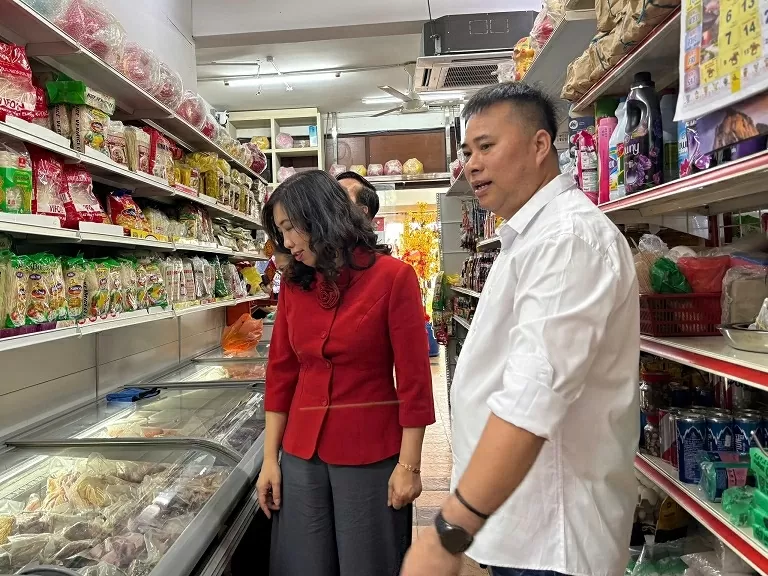 Thứ trưởng Lê Thị Thu Hằng biểu dương những nỗ lực khẳng định vị thế của cộng đồng người Việt ở Malaysia Thứ trưởng Lê Thị Thu Hằng biểu dương nỗ lực khẳng định vị thế của cộng đồng người Việt ở Malaysia