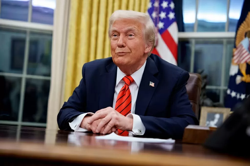 Tung hàng loạt sắc lệnh chấn động từ nhập cư tới thuế, Tổng thống Trump được lòng cử tri Mỹ những ngày đầu cầm quyền, phe Dân chủ ra 'chiêu' mới