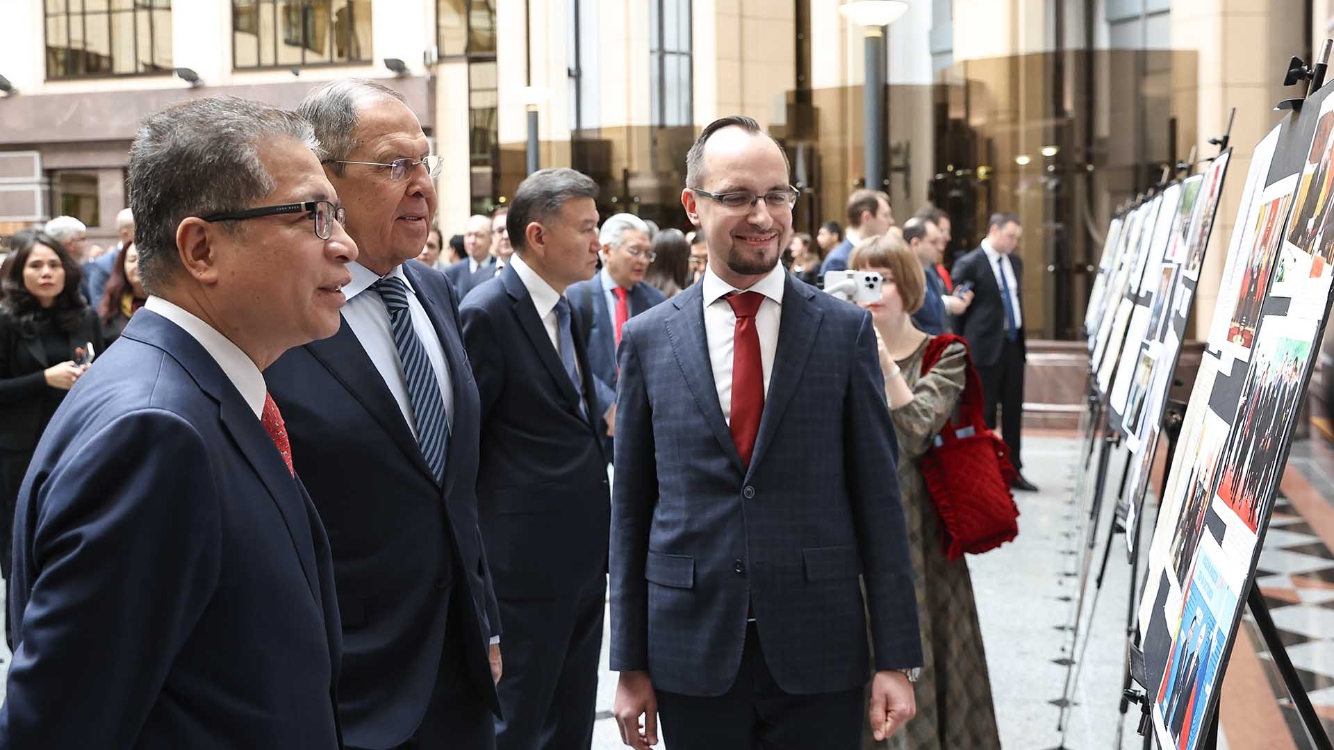 Triển lãm tư liệu về quan hệ Việt Nam-Liên bang Nga