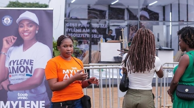 Nghệ sĩ Côte d'Ivoire lập kỷ lục thế giới vẽ 130 bức chân dung trong 120 giờ