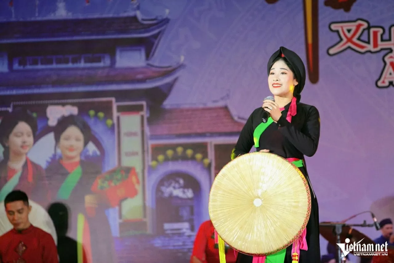 Báo Bỉ ca ngợi sắc màu và văn hóa dân gian đặc sắc tại Lễ hội Lim Báo Bỉ ca ngợi sắc màu và văn hóa dân gian đặc sắc tại Hội Lim