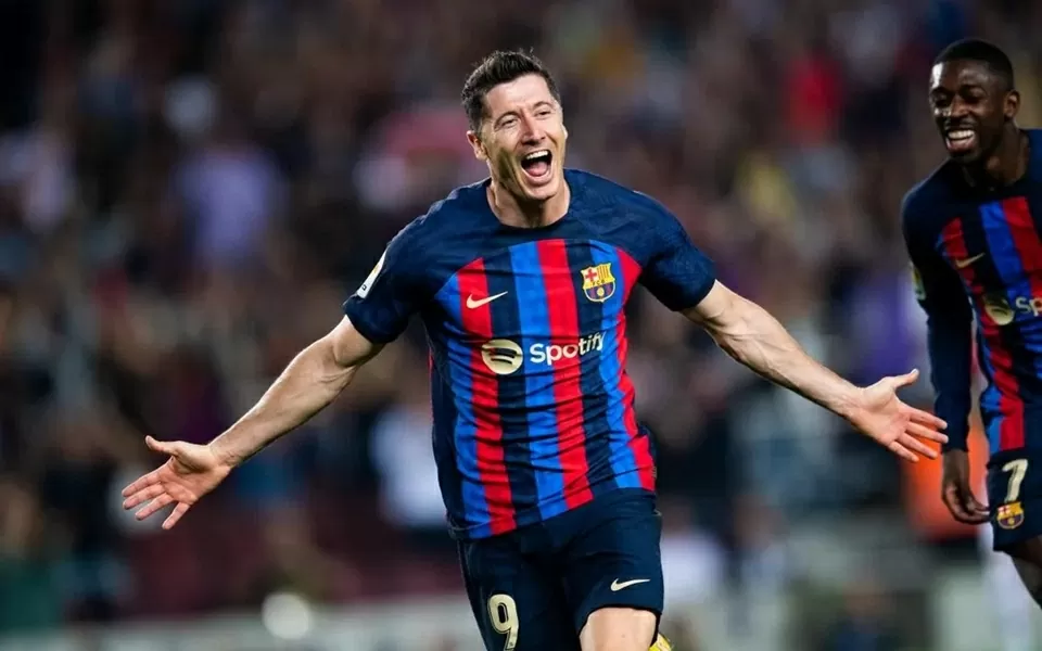 Robert Lewandowski quyết định ở lại Barcelona thêm một mùa giải nữa. (Nguồn: Barcelona FC)