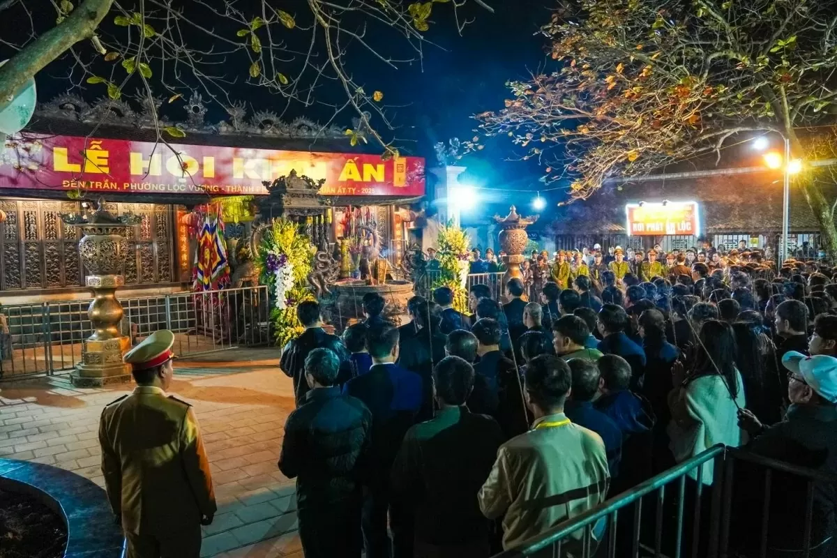 Nghi thức dâng hương tại Lễ khai ấn đền Trần Nam Định. (Nguồn: Báo Công Thương) Nghi thức dâng hương tại Lễ khai ấn đền Trần Nam Định. (Nguồn: Báo Công Thương)