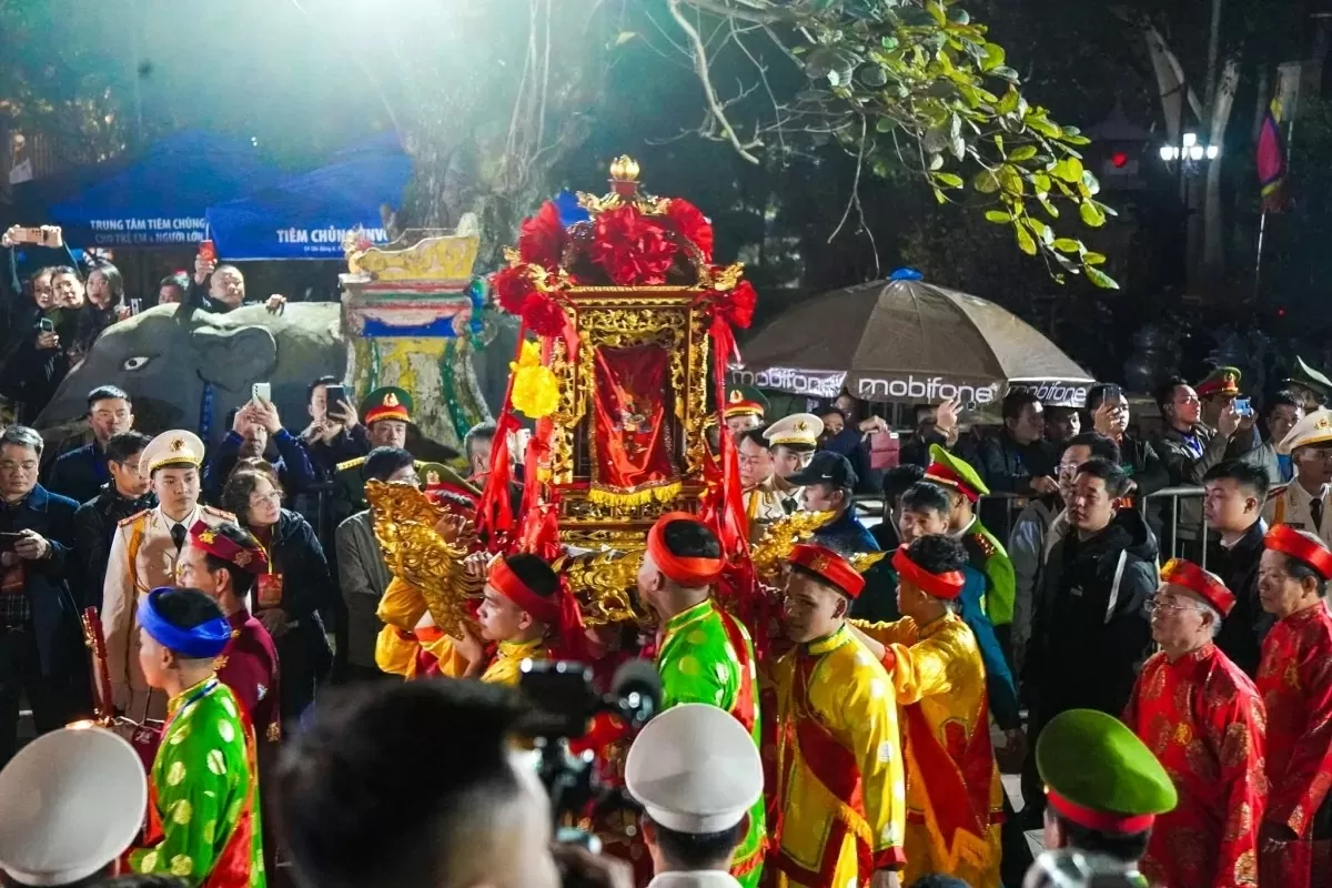 Kiệu rước ấn là một trong những nghi thức được mong đợi nhất của Lễ hội khai ấn đền Trần Kiệu rước ấn là một trong những nghi thức được mong đợi nhất của Lễ hội khai ấn đền Trần