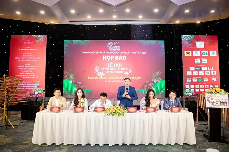 Ban tổ chức Lễ hội Cà phê Buôn Ma Thuột lần thứ 9 năm 2025 đã mang đến những thông tin nổi bật về các hoạt động đặc sắc của kỳ Lễ hội tại chương trình Họp báo. Ban tổ chức Lễ hội Cà phê Buôn Ma Thuột lần thứ 9 năm 2025 đã mang đến những thông tin nổi bật về các hoạt động đặc sắc của kỳ Lễ hội tại chương trình Họp báo.