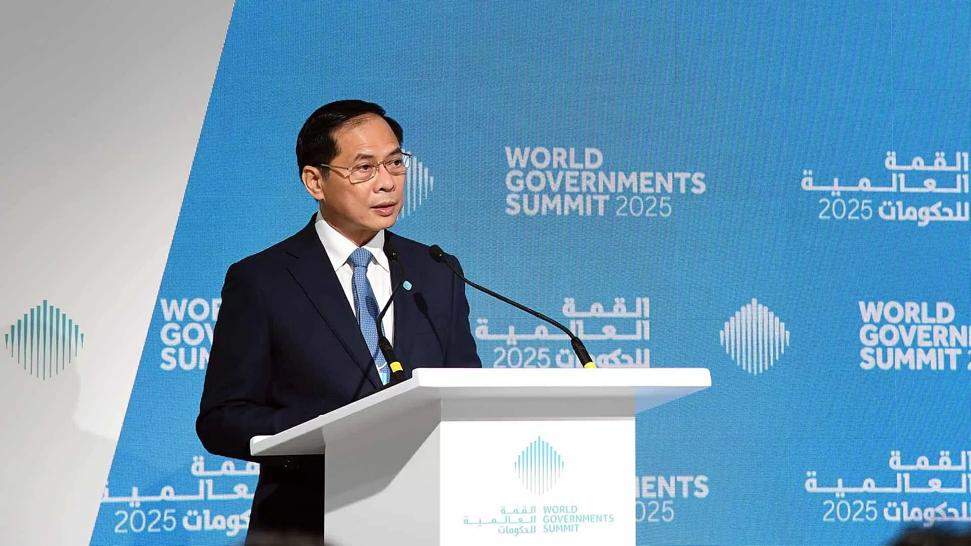 Phó Thủ tướng Bùi Thanh Sơn tham dự và phát biểu tại Hội nghị thượng đỉnh Chính phủ Thế giới 2025