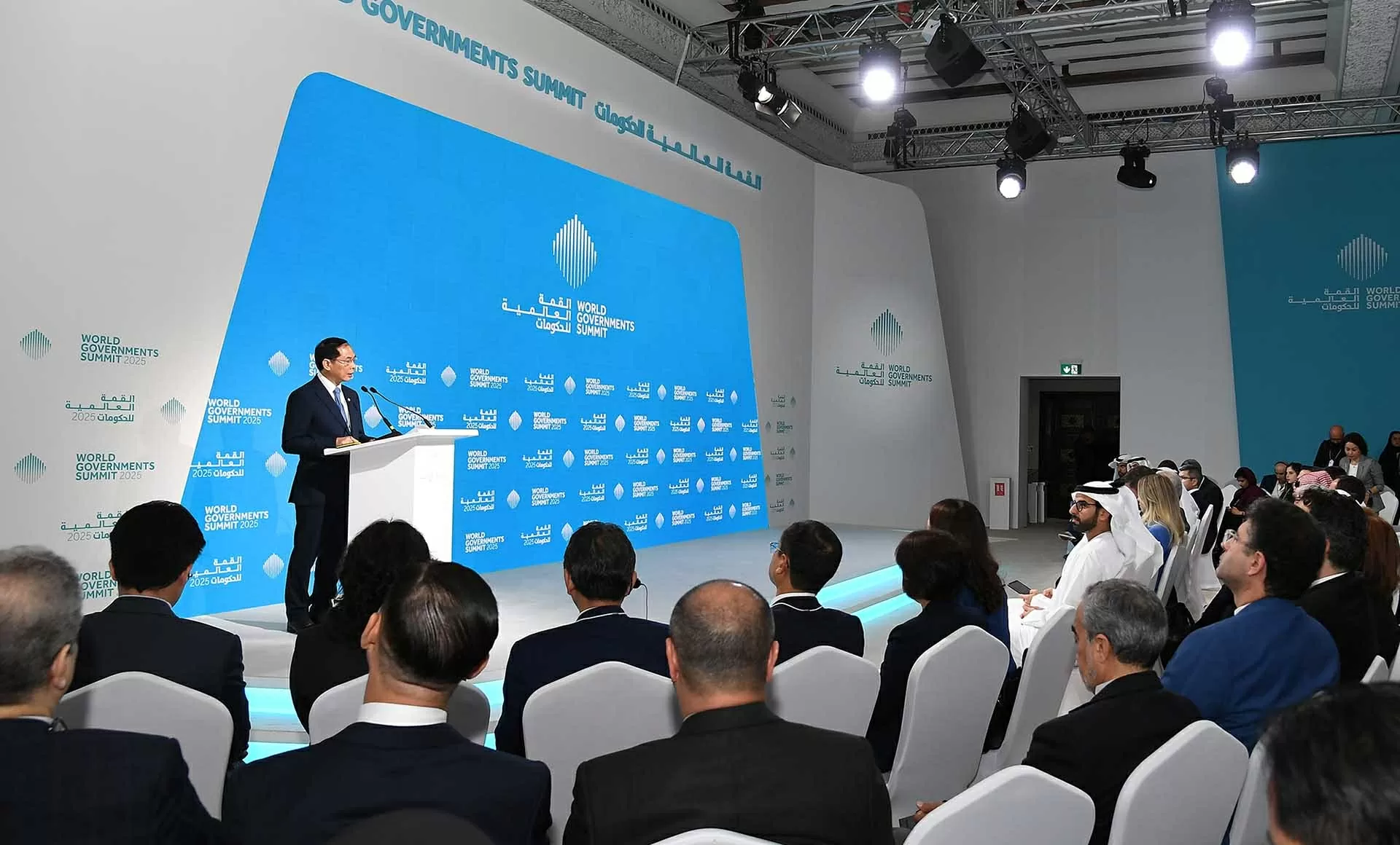 Phó Thủ tướng Bùi Thanh Sơn tham dự và phát biểu tại Hội nghị thượng đỉnh Chính phủ Thế giới 2025