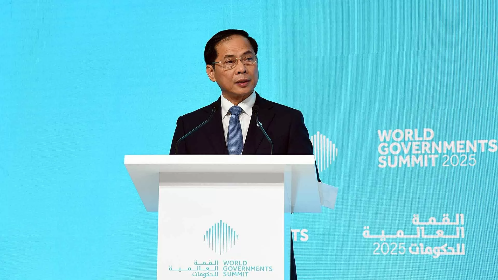 Phó Thủ tướng Bùi Thanh Sơn tham dự và phát biểu tại Hội nghị thượng đỉnh Chính phủ Thế giới 2025