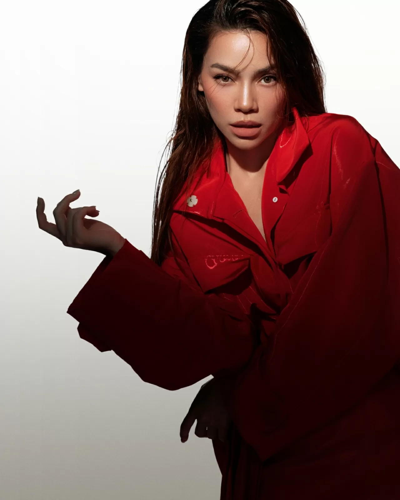 Thần thái đỉnh cao của Hồ Ngọc Hà Thần thái đỉnh cao của Hồ Ngọc Hà