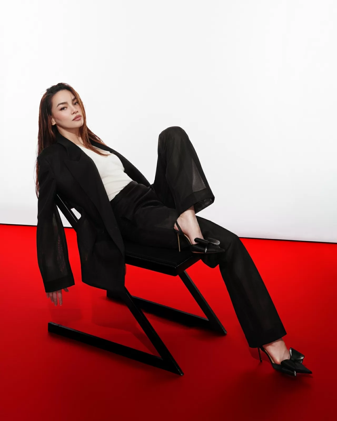 Thần thái đỉnh cao của Hồ Ngọc Hà Thần thái đỉnh cao của Hồ Ngọc Hà