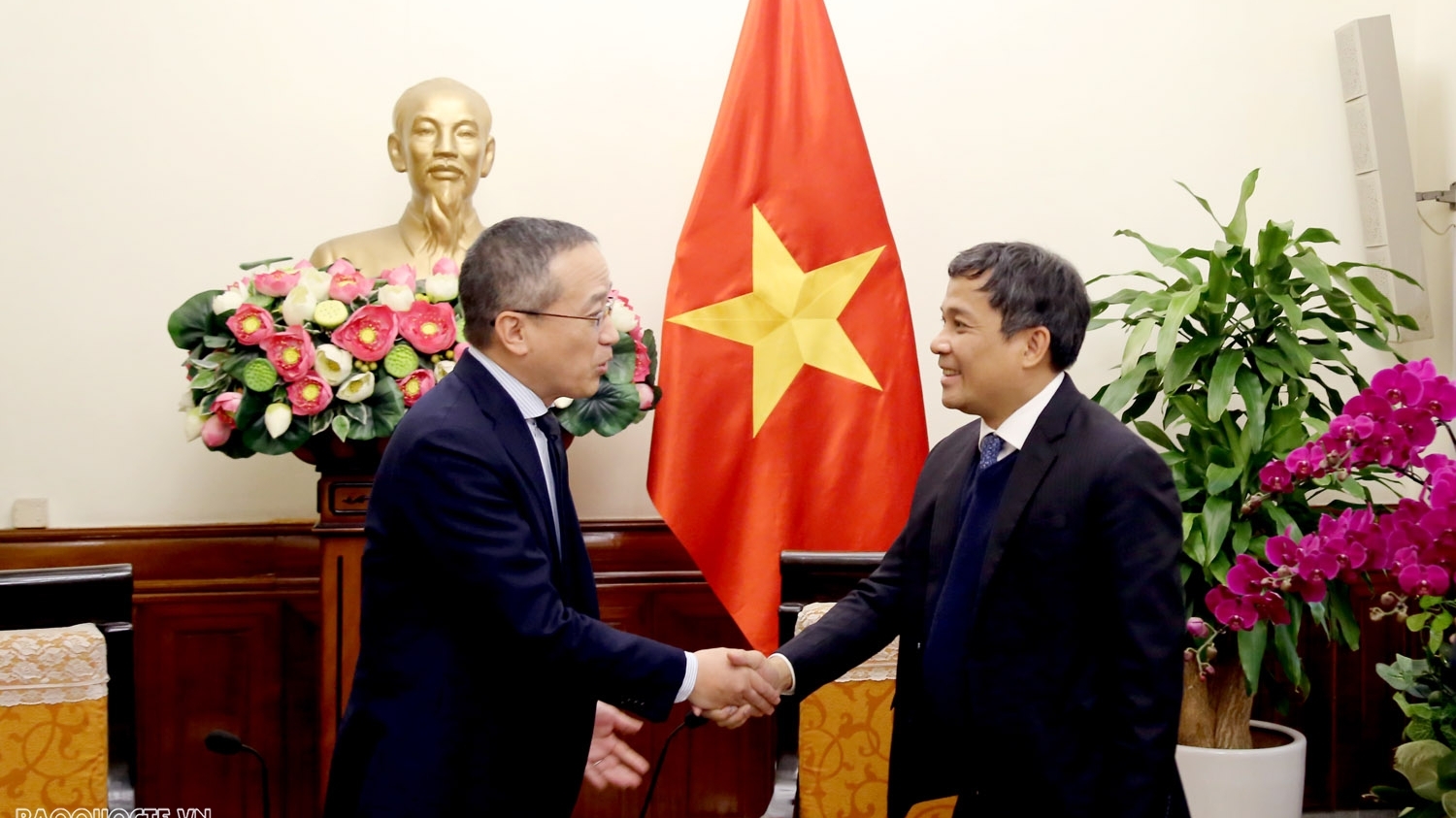 Thứ trưởng Thường trực Bộ Ngoại giao Nguyễn Minh Vũ tiếp Trưởng đại diện JETRO tại Việt Nam