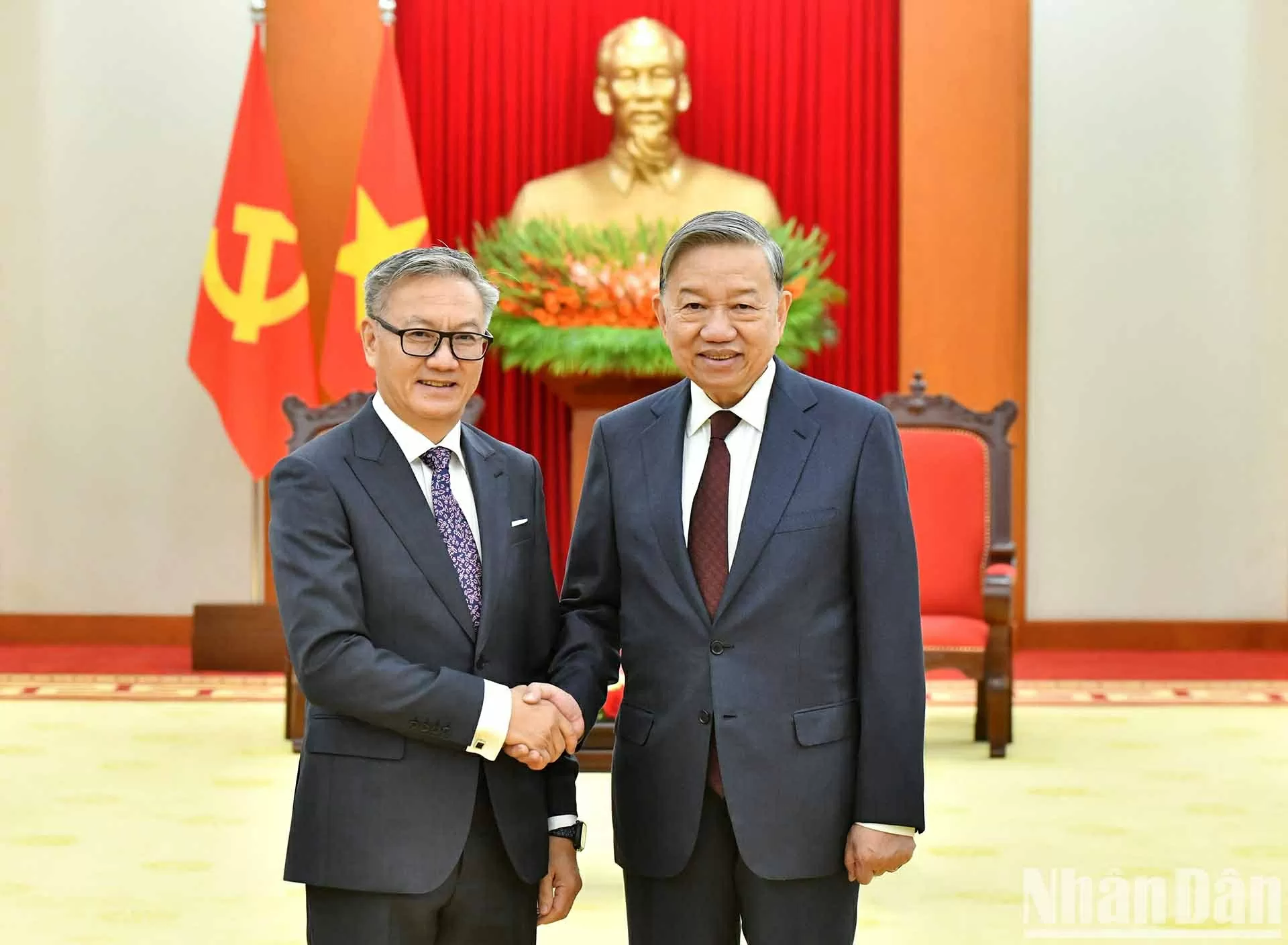 Quan hệ Việt Nam-Lào ngày càng phát triển mạnh mẽ trên tất cả các lĩnh vực Quan hệ Việt Nam-Lào ngày càng phát triển mạnh mẽ trên tất cả các lĩnh vực