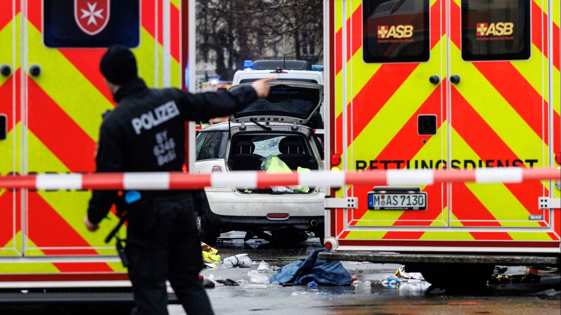 Trước thềm Hội nghị An ninh Munich quy tụ hàng loạt quan chức hàng đầu thế giới, xảy ra vụ đâm xe nghi là khủng bố, hàng chục người bị thương