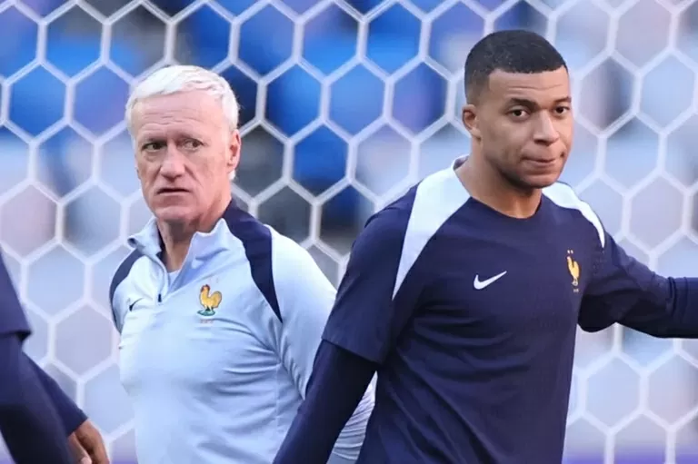 Mbappe trở lại đội tuyển Pháp sau 8 tháng Mbappe trở lại đội tuyển Pháp sau 8 tháng