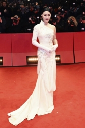 Dự Liên hoan phim Berlin 2025, Phạm Băng Băng diện đầm phong cách Trung Hoa độc đáo