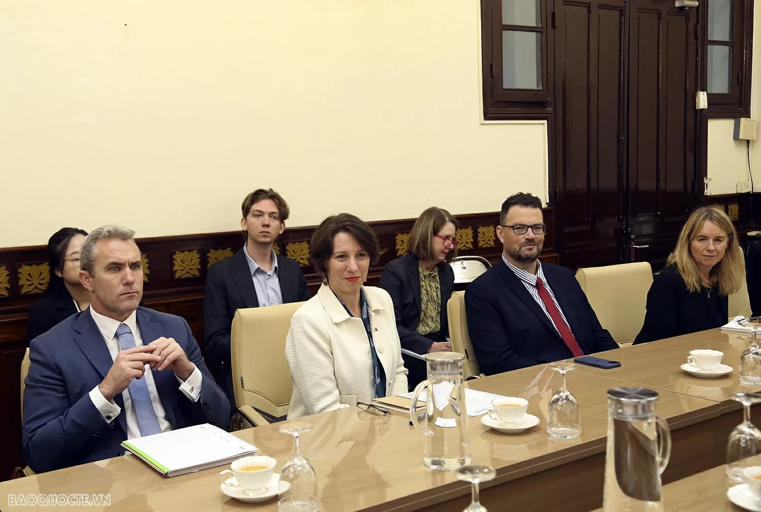 không xác định Bà Renee Deschamps, Đại biện Đại sứ quán Australiai dẫn đầu Đoàn biên tập viên báo chí cao cấp Australia thăm và làm việc tại Bộ Ngoại giao.