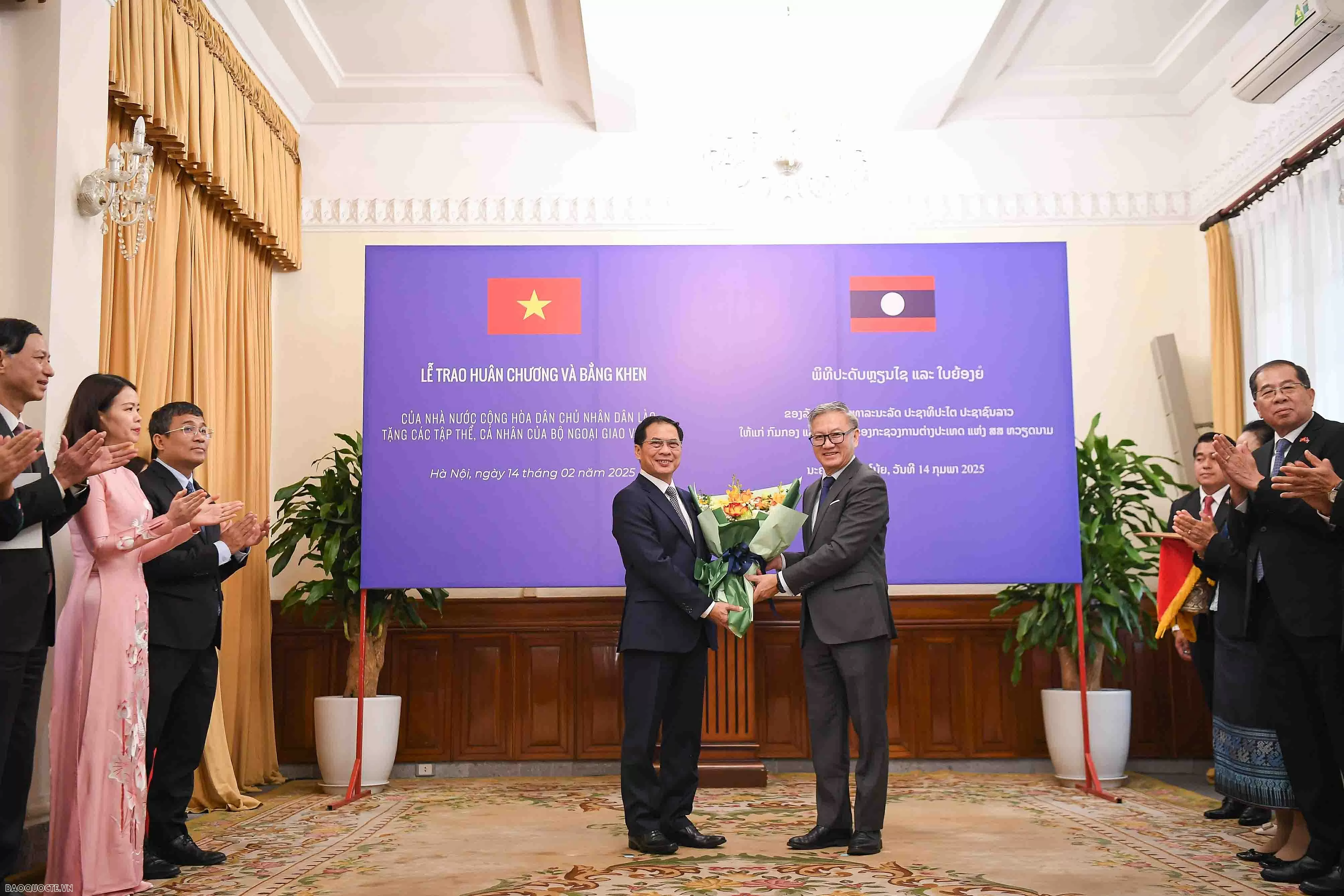 Việt Nam-Lào: Thúc đẩy hợp tác để sớm đạt mục tiêu kim ngạch thương mại 5 tỷ USD Việt Nam-Lào: Thúc đẩy hợp tác để sớm đạt mục tiêu kim ngạch thương mại 5 tỷ USD