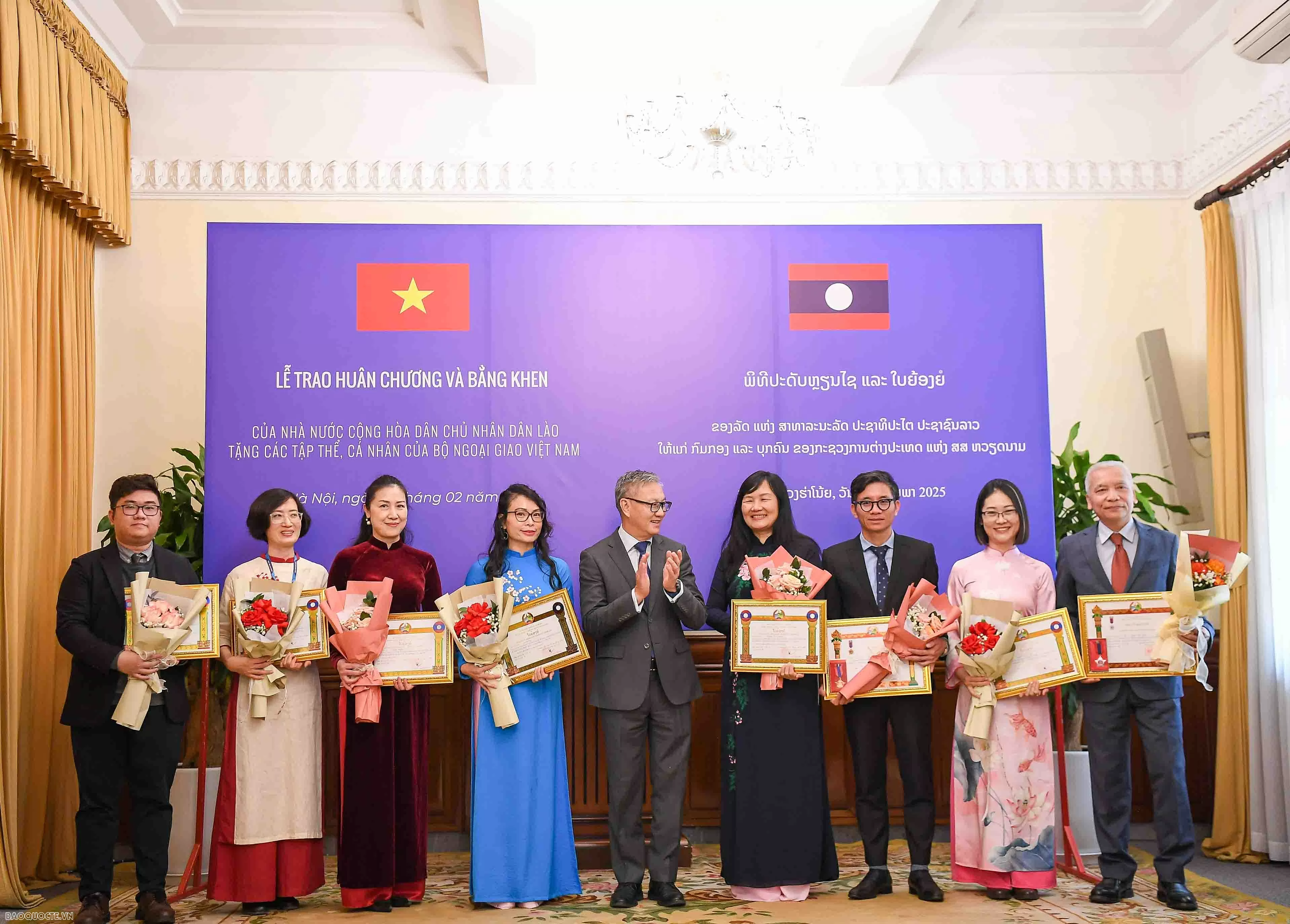 Việt Nam-Lào: Thúc đẩy hợp tác để sớm đạt mục tiêu kim ngạch thương mại 5 tỷ USD Việt Nam Lào: Thúc đẩy hợp tác để sớm đạt mục tiêu kim ngạch thương mại 5 tỷ USD