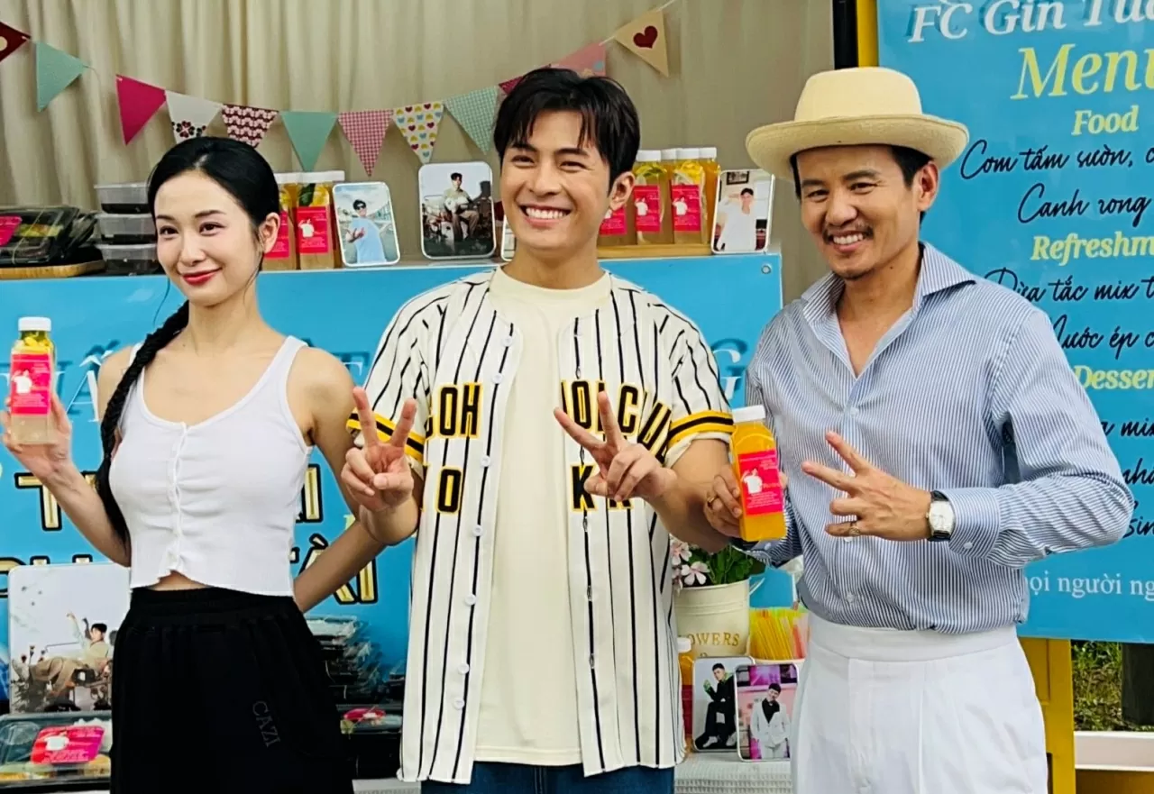 Tại trường quay Tứ Hải Phát Tài. Tại trường quay Tứ Hải Phát Tài.