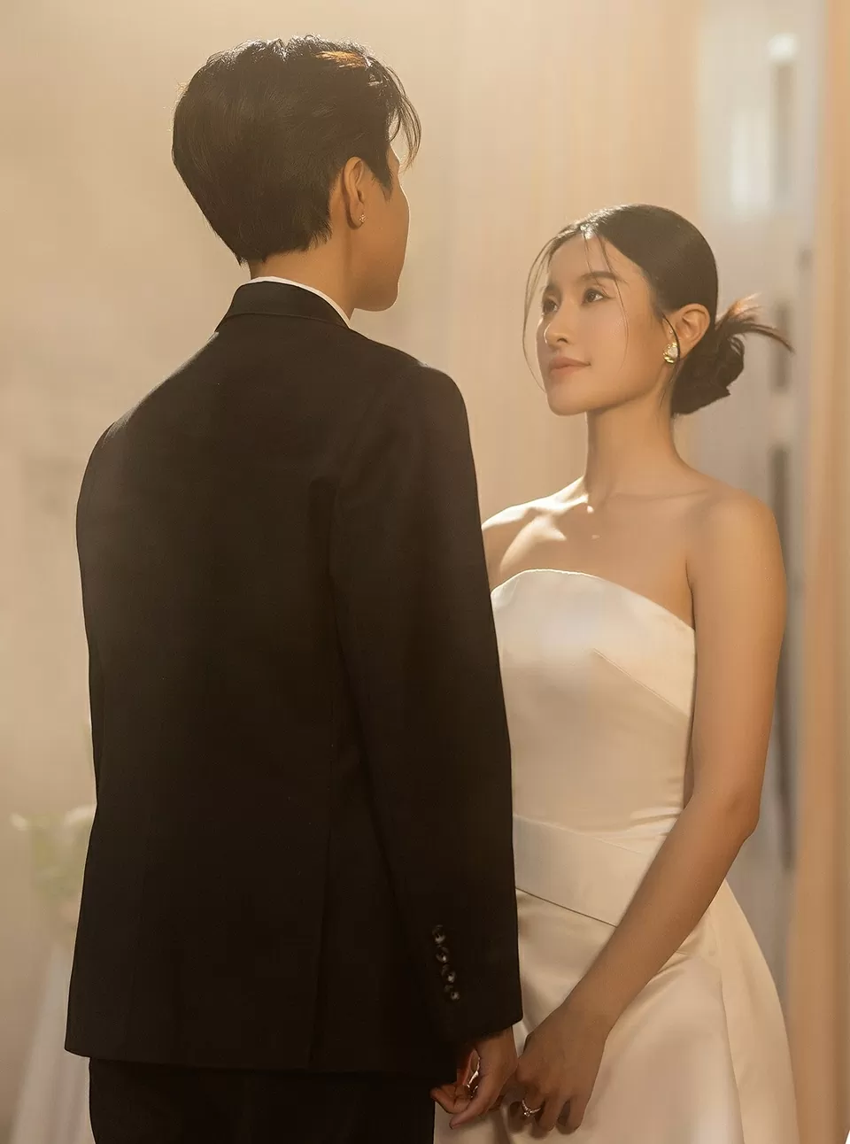 Những khoảnh khắc hạnh phúc trong album ảnh cưới ca sĩ Vũ Cát Tường