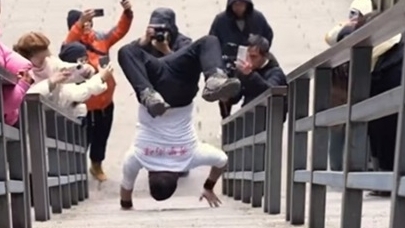 Trung Quốc: Người đàn ông leo những ngọn núi nổi tiếng bằng đôi tay